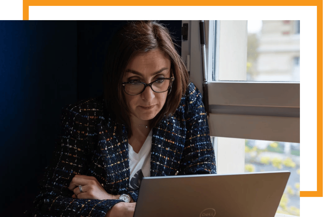 Expert d'Alter Solutions en communication téléphonique