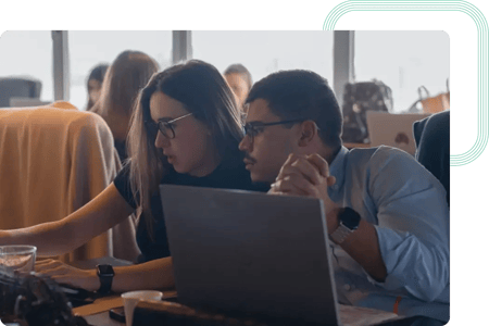 Consultants du projet AXA travaillant sur la documentation du marché
