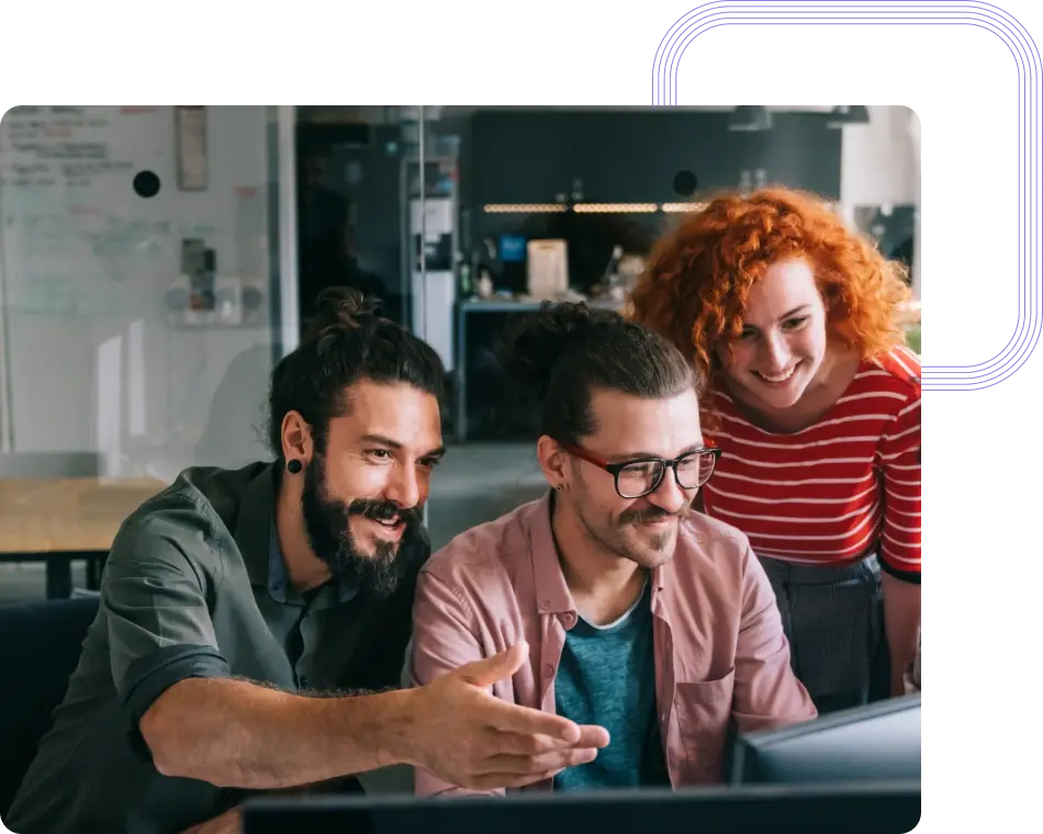 Le chef de projet et le responsable technique se préparent à une réunion avec un nouveau client Le chef de projet et le responsable technique se préparent à une réunion avec un nouveau client